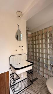 Exclusif - Urban Cabin vue mer les pieds dans l'eau - 2