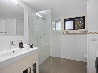 Broadbeach Cozy Apartment - 3