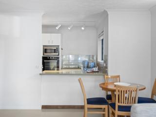 Broadbeach Cozy Apartment - 1