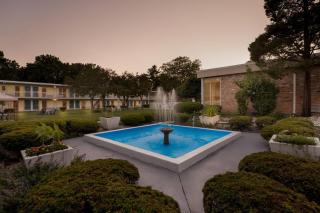 Howard Johnson by Wyndham Albany - 1