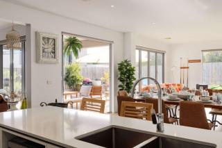 Madeleine's Retreat 450M to Beach & 1KM to Shops - Blairgowrie - 1
