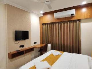 Hotel The Avirajan - Indore - 8