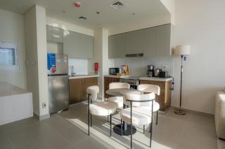 Elegant Downtown Escape 1BR w Balcony, Pool & Gym - 8
