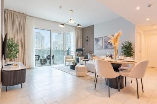 Steps from Marina Beach, AquaFun & The Walk, Mins to Bluewaters Island and Ain Dubai - La Vie, Jumeirah Beach Residence by Deluxe Holiday Homes - 4