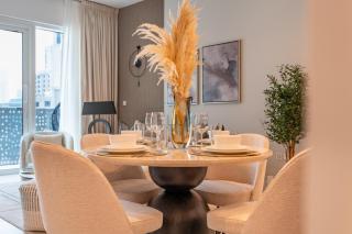 Steps from Marina Beach, AquaFun & The Walk, Mins to Bluewaters Island and Ain Dubai - La Vie, Jumeirah Beach Residence by Deluxe Holiday Homes - 6