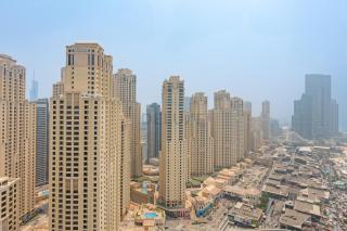 Steps from Marina Beach, AquaFun & The Walk, Mins to Bluewaters Island and Ain Dubai - La Vie, Jumeirah Beach Residence by Deluxe Holiday Homes - 8