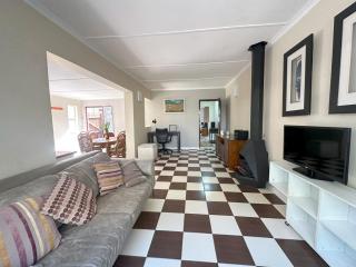 Cottage At Five On Fifth - 5