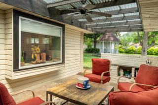 Spacious 3BR Retreat - Pool Table Gazebo Yard - Houston - 9