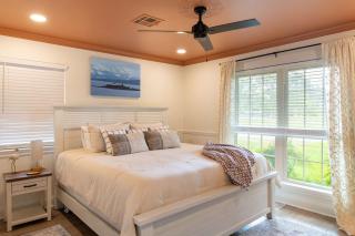 Spacious 3BR Retreat - Pool Table Gazebo Yard - 8