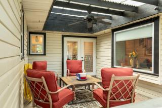 Spacious 3BR Retreat - Pool Table Gazebo Yard - Houston - 1