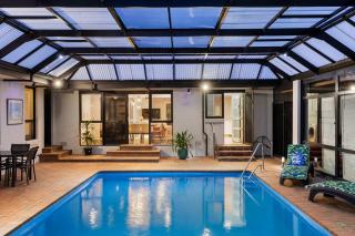 The Pool House - Heated Indoor Pool & BBQ Area - Rosebud - 0