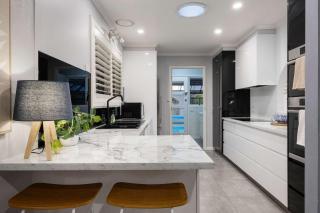 The Pool House - Heated Indoor Pool & BBQ Area - 8