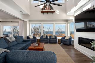 Stunning Spacious Beach House with Hot Tub and Gorgeous Views for a Memorable Escape to the Coast in Corolla, North Carolina - 4