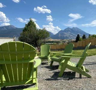 Gorgeous A-Frame Cabin for Two near Yellowstone with Incredible Glampground Amenities in Emigrant, Montana - Emigrant - 7