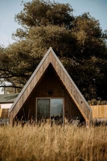 Gorgeous A-Frame Cabin for Two near Yellowstone with Incredible Glampground Amenities in Emigrant, Montana - Emigrant - 4