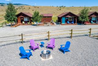 Fantastic Tiny Cabin for a Unique Escape in the Heart of Paradise Valley in Emigrant, Montana - 5
