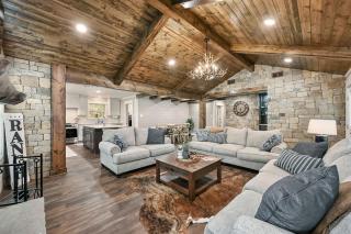 Gorgeous Family Cottage Ideal to Stargaze from the Deck in Texas - Bryan - 9