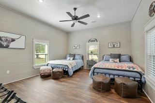 Gorgeous Family Cottage Ideal to Stargaze from the Deck in Texas - Bryan - 7