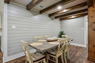 Gorgeous Family Cottage Ideal to Stargaze from the Deck in Texas - 1