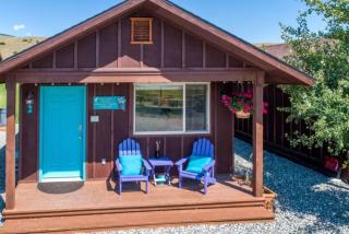 Charming Tiny Cabin near Chico Hot Springs for a Memorable Retreat in Emigrant, Montana - 7