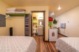 Charming Tiny Cabin near Chico Hot Springs for a Memorable Retreat in Emigrant, Montana - Emigrant - 2