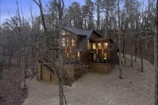 Beautiful Log Cabin with Private Hot Tub, Fire Pit, and Spacious Balcony, Perfect for a Luxury Mountain Retreat - - 0