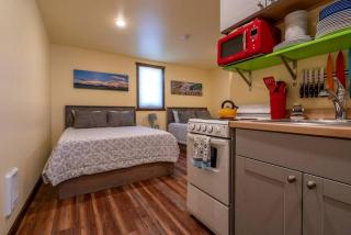 Lovely Tiny Cabin Close to Yellowstone with Incredible Mountain Views in Emigrant, Montana - Emigrant - 9