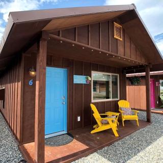 Lovely Tiny Cabin Close to Yellowstone with Incredible Mountain Views in Emigrant, Montana - 6