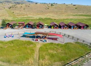 Lovely Tiny Cabin Close to Yellowstone with Incredible Mountain Views in Emigrant, Montana - Emigrant - 5