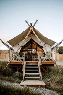 Beautiful Safari Tent with Wonderful Glampground Amenities near Yellowstone National Park in Emigrant, Montana - Emigrant - 4