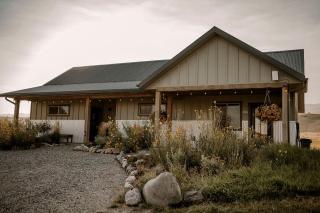 Romantic A-Frame Cabin near Yellowstone for an Amazing Glamping Getaway in Emigrant, Montana - Emigrant - 3