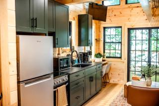 Glorious Tree House with Fire Pit and Hot-tub in Penn Yan, New York - 7