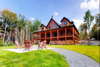 Waterfront Cabin with Spacious Interior and Fire Pit in Maine - 0