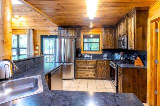 Classic Log Cabin with Hot Tub and Firepit near Hochatown, Oklahoma - Stephens Gap - 1