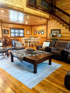 Spacious and Pet Friendly Rustic Lodge, Perfect for a Family Getaway to Broken Bow, OK - 8