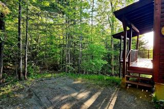 Luminous Tiny Cabin Overlooking the Lake in Maine - 2