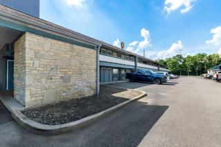 Super 8 by Wyndham Cincinnati-Springdale OH - 7