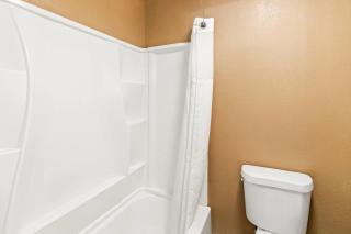 Super 8 by Wyndham Cincinnati-Springdale OH - 1