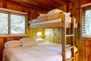 Enormous Lake Cabin Ideal for Large Groups in Maine - 0
