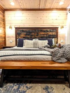 Rustic Cabin with Hot Tub and Game Room on the Edge of Ouachita National Forest - 7