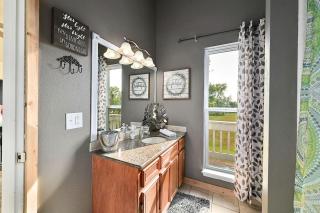 Modern Riverfront Cabin Perfect for Water Activities in Texas - Smithville - 1