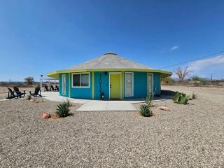 Unique Round Cabin Ideal for Groups Getaways in California - Parker - 0