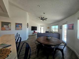 Unique Round Cabin Ideal for Groups Getaways in California - Parker - 8