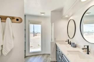 Unique Round Cabin Ideal for Groups Getaways in California - Parker - 4