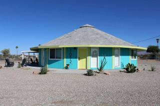 Unique Round Cabin Ideal for Groups Getaways in California - Parker - 2
