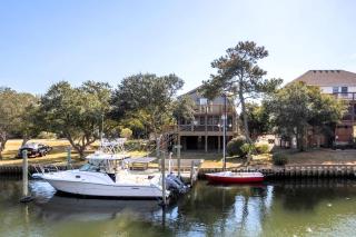 Gorgeous Waterfront Vacation Rental for an Unforgettable Family Getaway in Frisco, North Carolina - 0