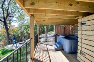 Gorgeous Cabin Great for Groups or Families with Jacuzzi, Fire Pit and Views in Alabama - - 7