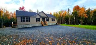 Isolated Cabin with Fire Pit Ideal for Nature Lovers in Maine - 0