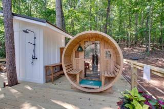 Colorful Tiny House with Outdoor Sauna and Jacuzzi in Alabama - - 8