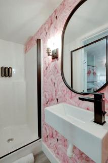 Colorful Tiny House with Outdoor Sauna and Jacuzzi in Alabama - 3